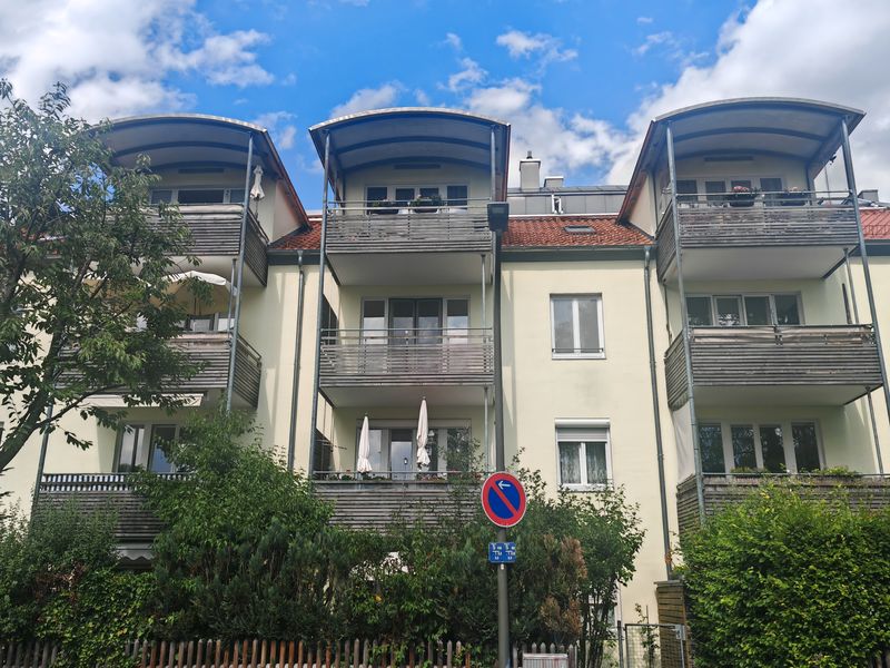 Helle 2-Zimmer-Wohnung mit Südwest-Balkon und TG-Stellplatz in zentraler Lage von Wolfratshausen